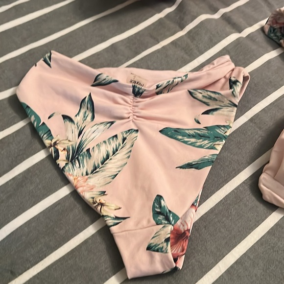 Montce bikini set large top, small bottoms - Picture 6 of 9